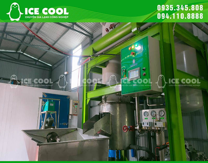 Máy có màn hình HMI dễ dàng theo dõi hoạt động máy